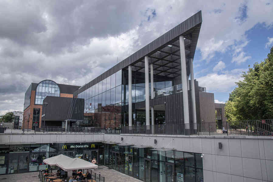 Polonia - Gdansk 159 - centro comercial Forum.jpg